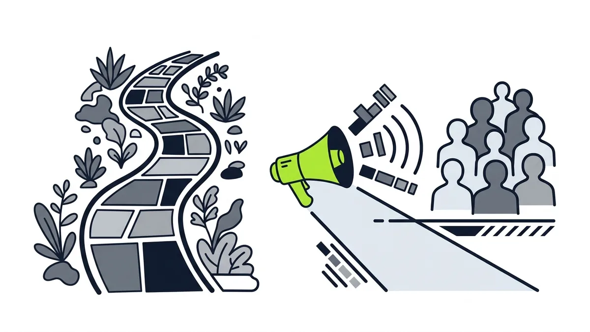 Dois caminhos lado a lado: uma trilha de jardim com plantas e um megafone verde voltado para uma plateia